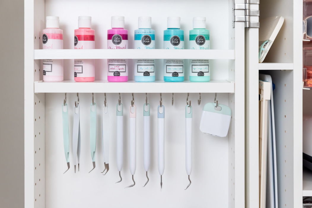 Farben und Bastelwerkzeug, in der DreamBox sortiert